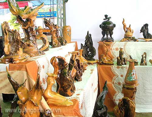 Fine handicrafts article of the Long Do Private Enterprise (Mai Hoa - Tuyen Hoa)