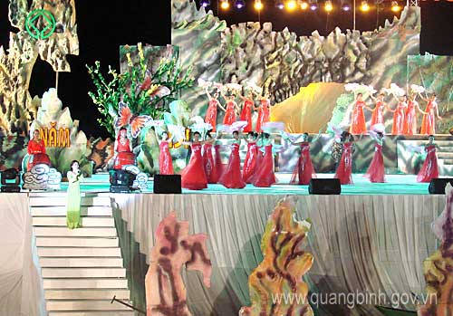 Artistic performance to welcome the anniversary