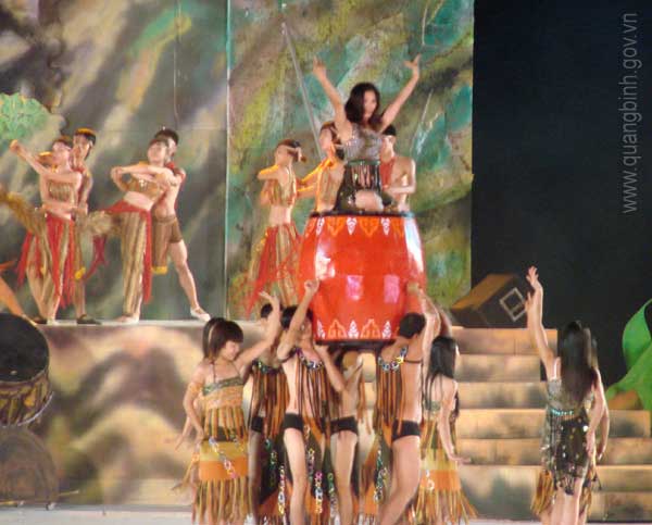 Artistic performance to welcome the anniversary