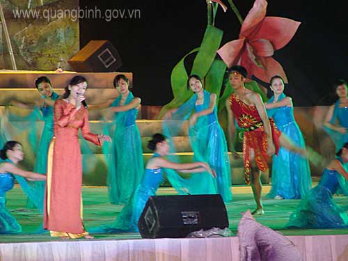 Artistic performance to welcome the anniversary