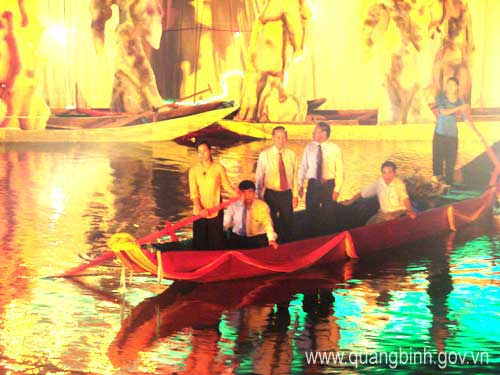 Delegates travelling on the Son River