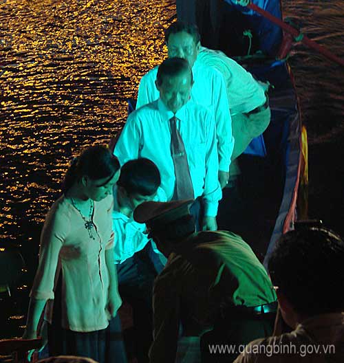 Delegates travelling on the Son River