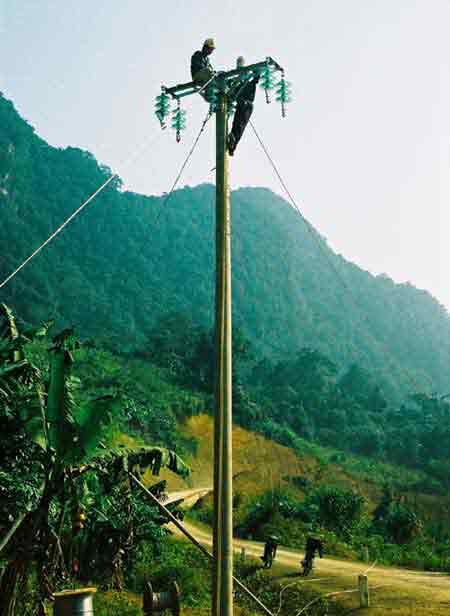 Điện về bản Rục