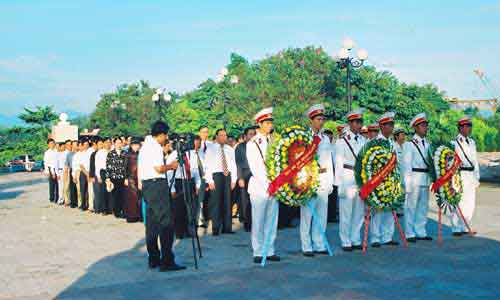 Viếng nghĩa trang Ba Dốc - Bố Trạch