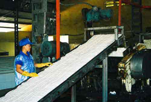 Processing rubber latex