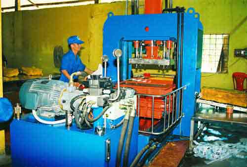 Processing rubber latex