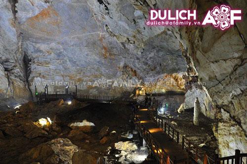 Khung cảnh thần tiên trong lòng núi.