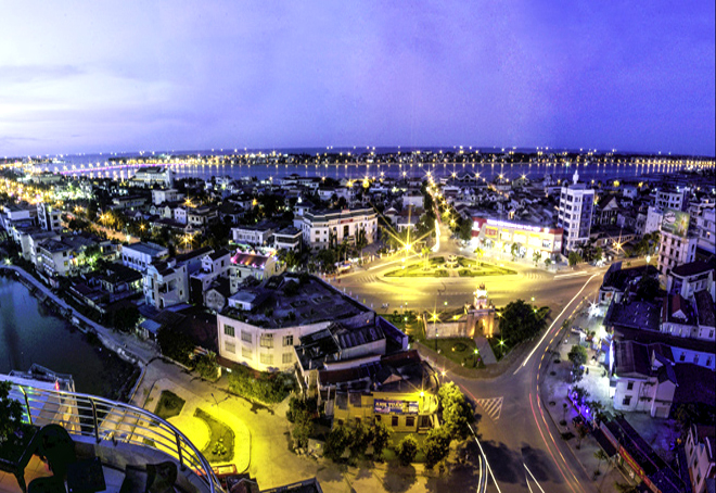 Dong Hoi at night